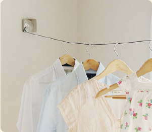 もっと手軽に部屋干ししたいときは、「ランドリーワイヤー」を設置!