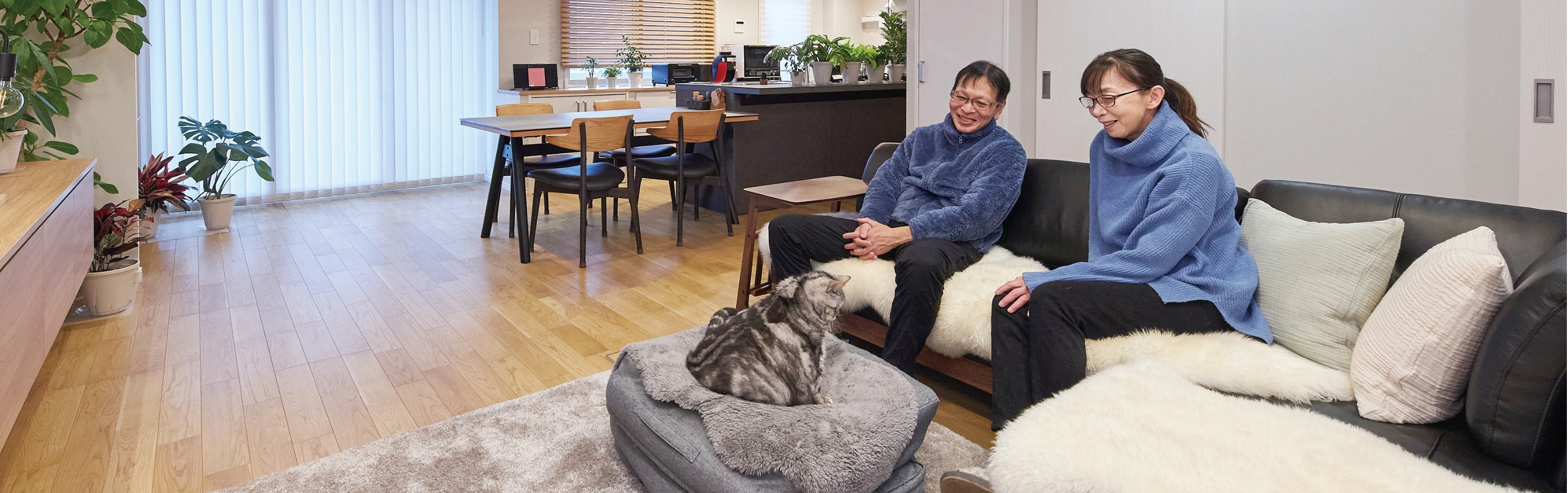 20畳超のLDKで愛猫と一緒にゆったり寛ぐ